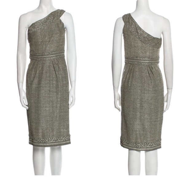NWT, DVF Sirabe One
Shoulder Dress Color:
BLACKBONE, Size 4, MSRP $650 - Picture 1 of 7